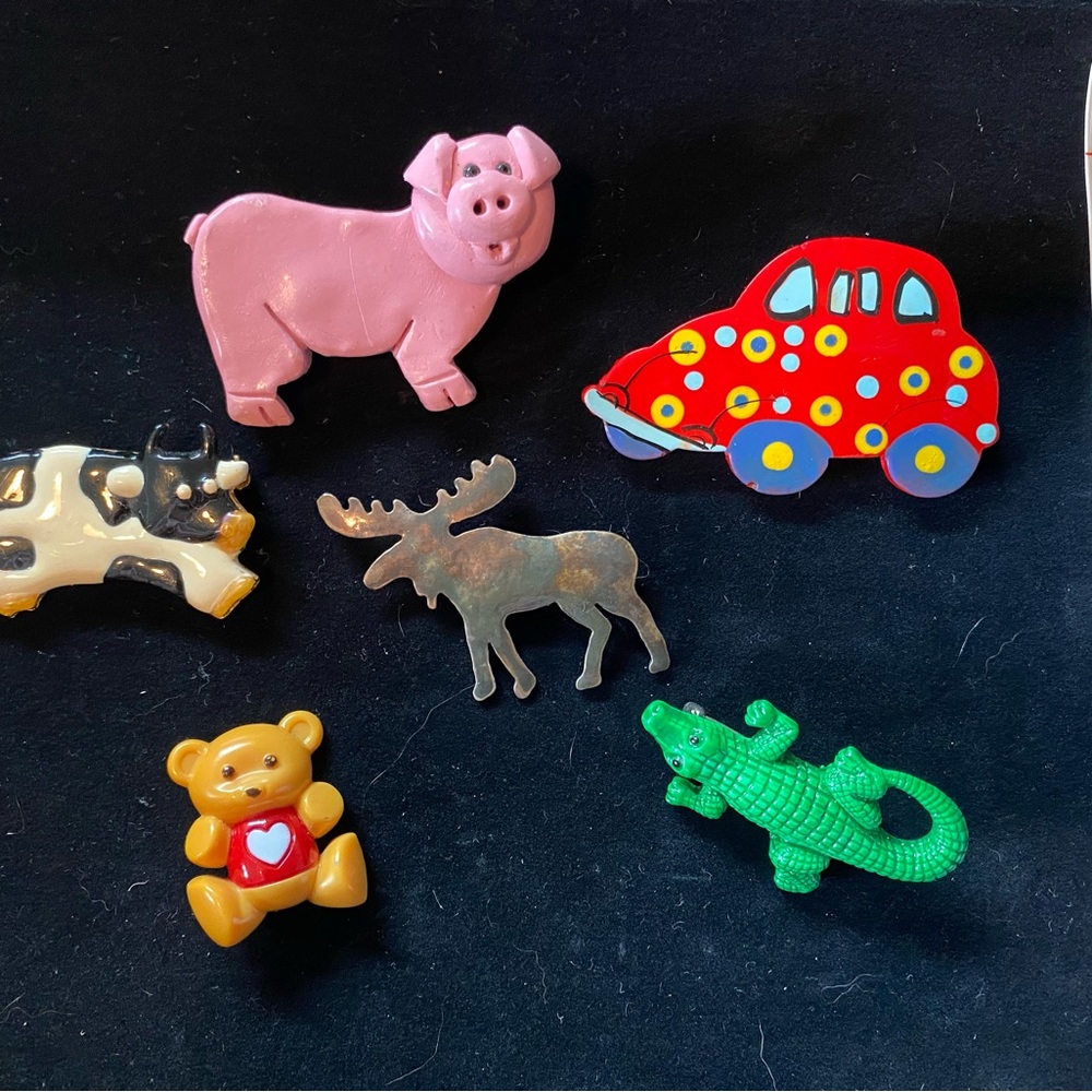 Charming Animal Brooch Set